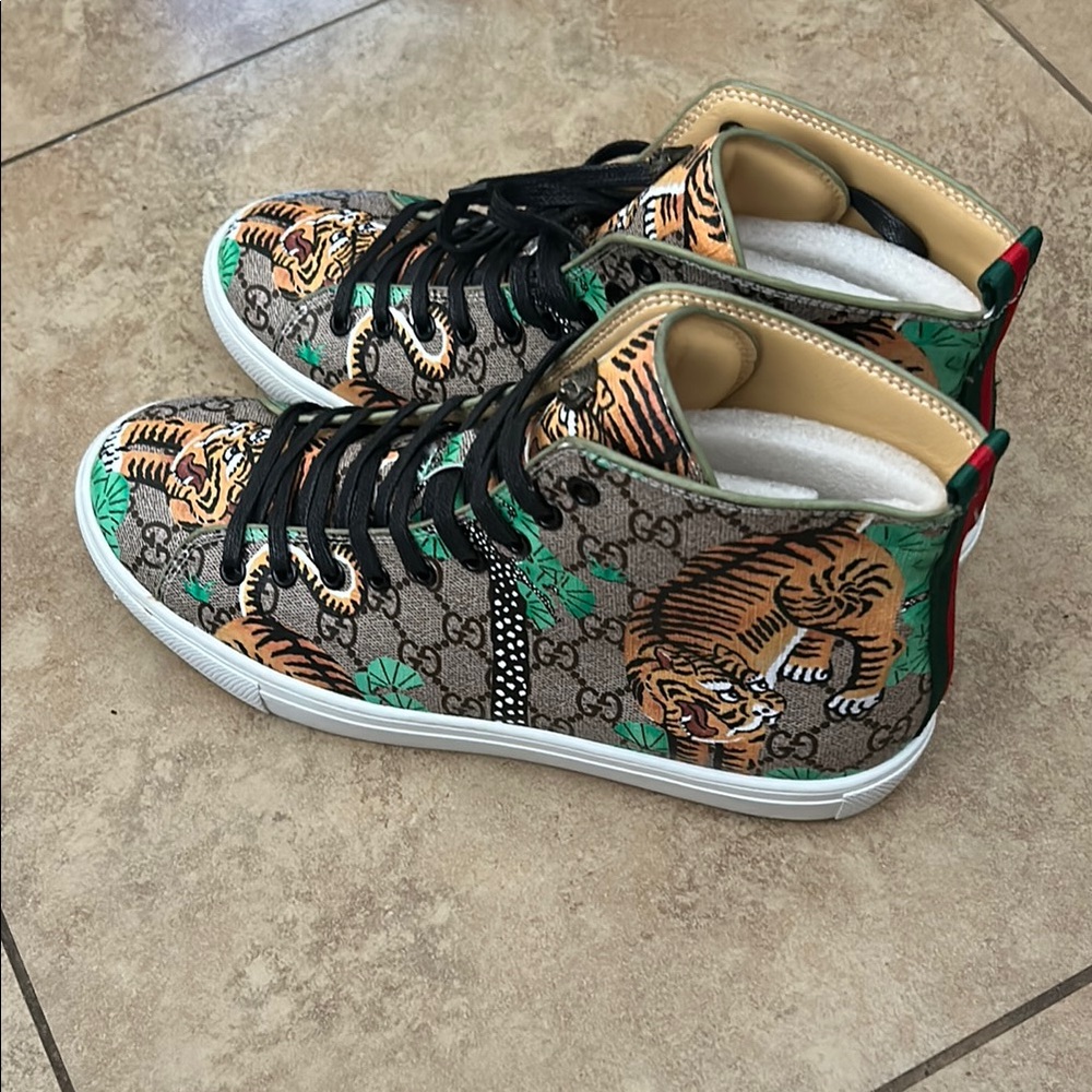 Gucci  Tiger Print High-Top Sneakers - Multicolor